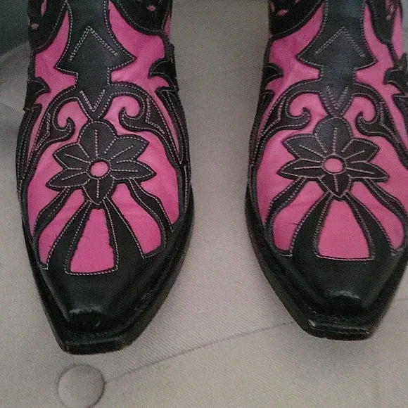 Lane boots, pink and black size 8.5. - Picture 3 of 9